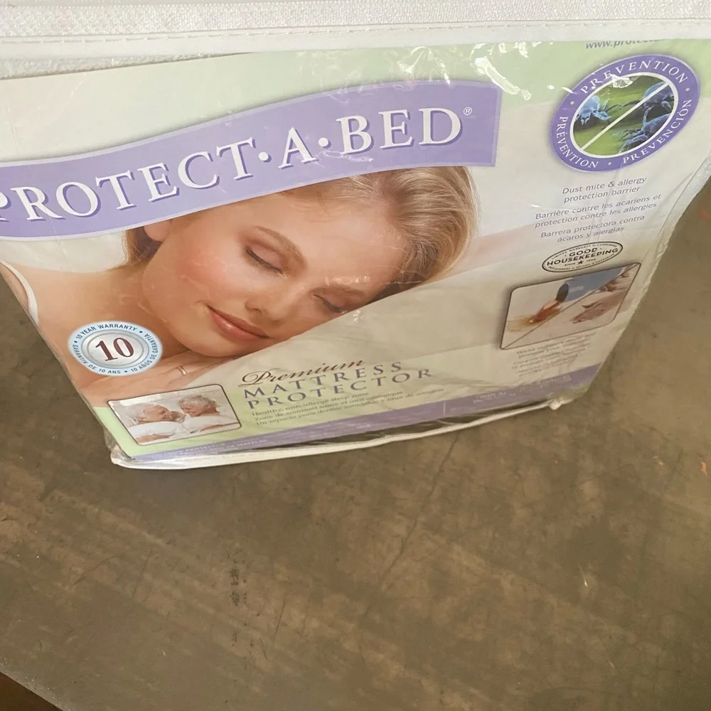 NWT- PROTECT-A-BED! Perfect size for college dorms &/or any twin XL mattress!!